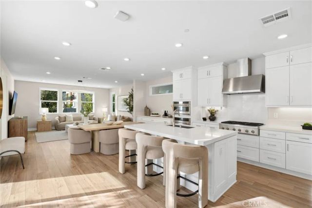 410 Chorus, Irvine, CA 92618