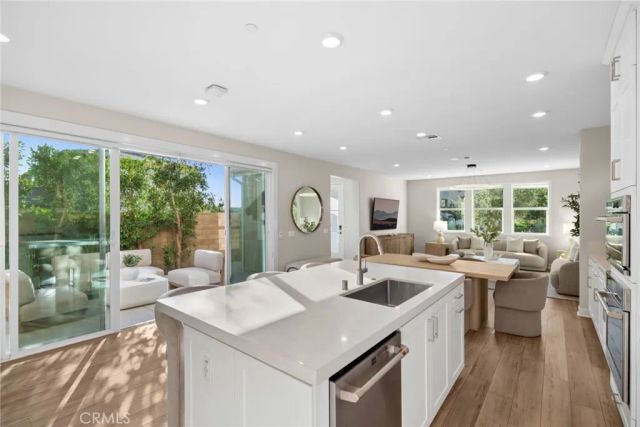 410 Chorus, Irvine, CA 92618
