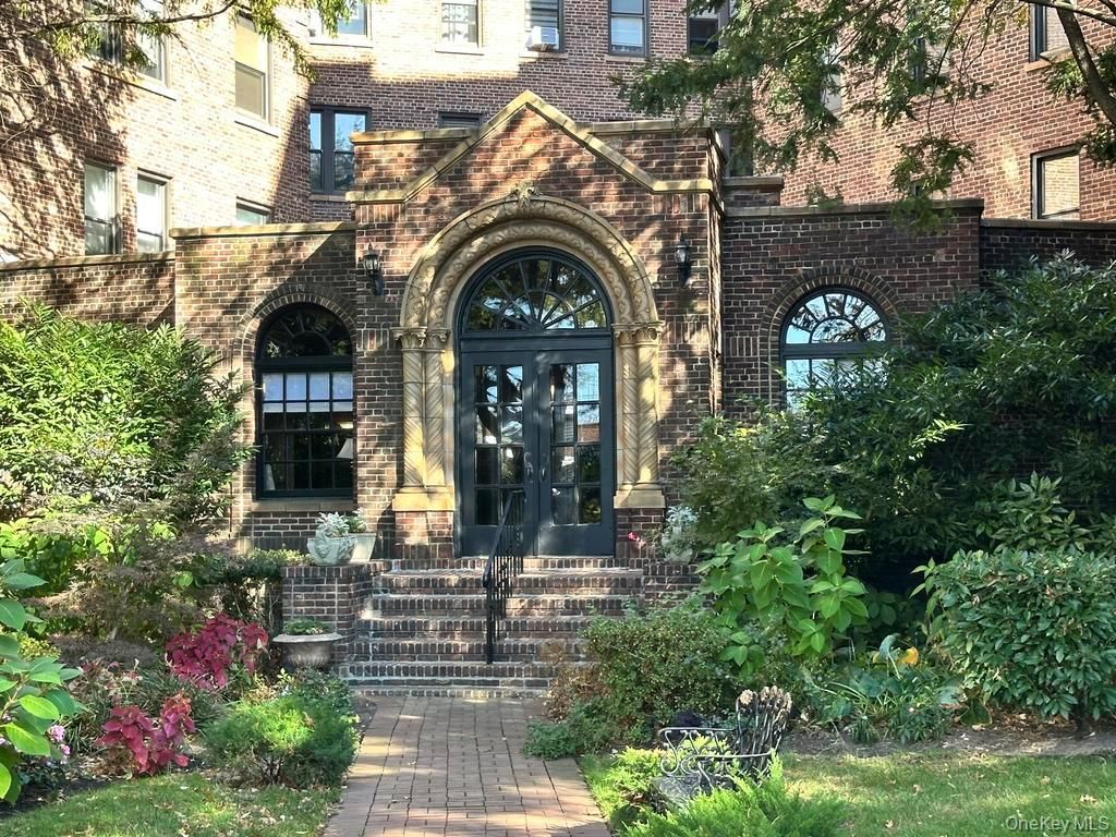 8 Barstow Road 6K, Great Neck, NY 11021 — photo 5