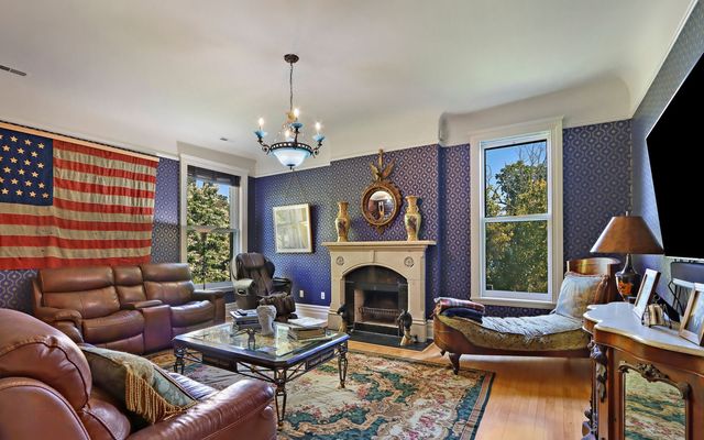 34 Logan Loop, Highland Park, IL 60035