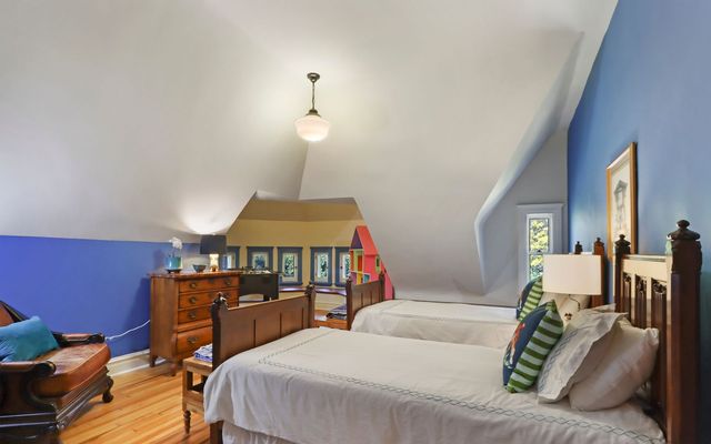 34 Logan Loop, Highland Park, IL 60035