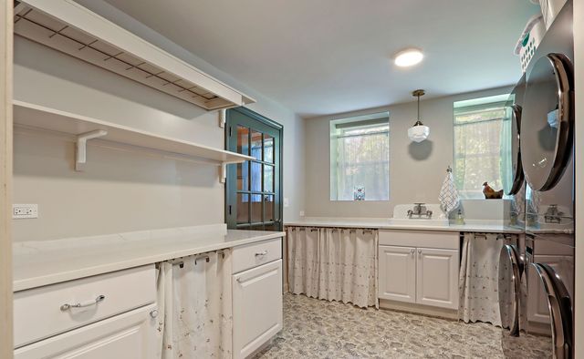 34 Logan Loop, Highland Park, IL 60035