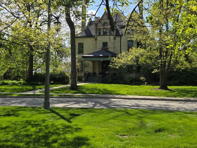34 Logan Loop, Highland Park, IL 60035