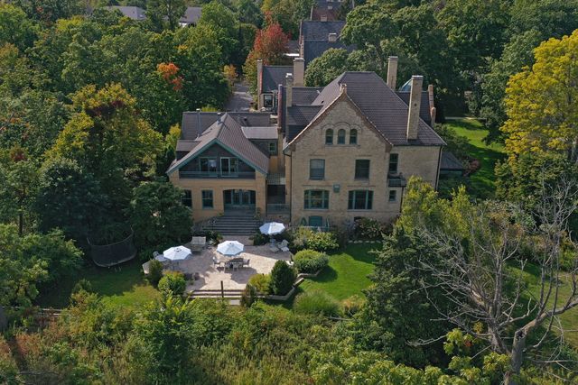 34 Logan Loop, Highland Park, IL 60035