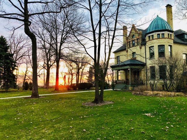 34 Logan Loop, Highland Park, IL 60035