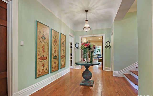 34 Logan Loop, Highland Park, IL 60035
