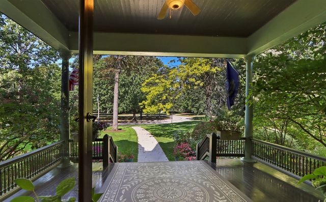 34 Logan Loop, Highland Park, IL 60035