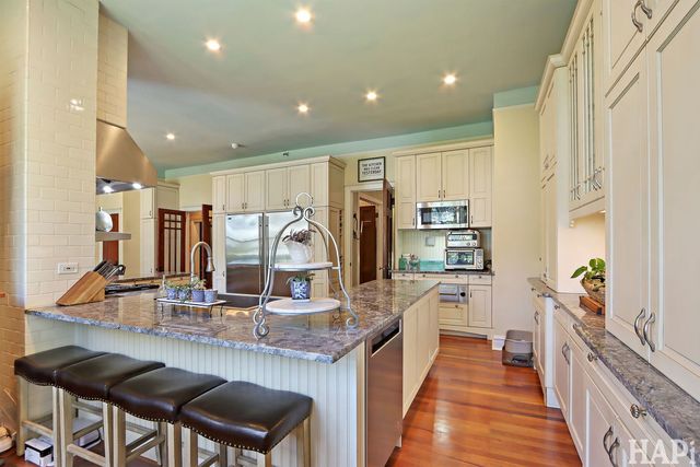 34 Logan Loop, Highland Park, IL 60035