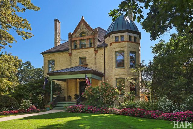 34 Logan Loop, Highland Park, IL 60035