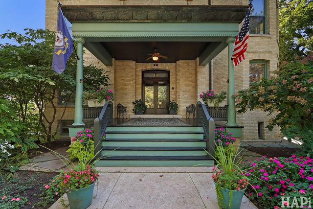 34 Logan Loop, Highland Park, IL 60035