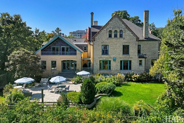 34 Logan Loop, Highland Park, IL 60035