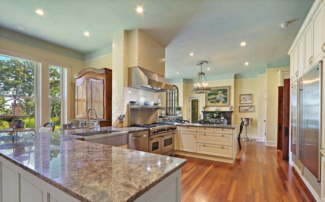 34 Logan Loop, Highland Park, IL 60035