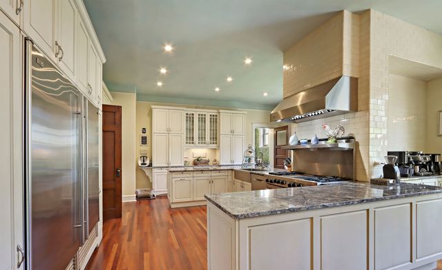 34 Logan Loop, Highland Park, IL 60035