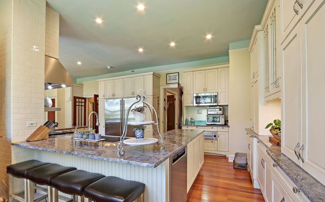 34 Logan Loop, Highland Park, IL 60035