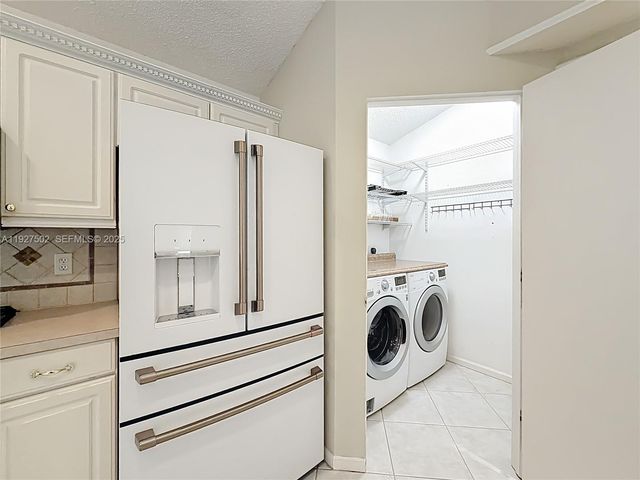 356 Hammocks Trl, Green Acres, FL 33413