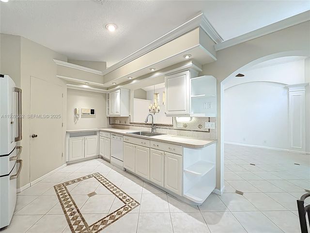 356 Hammocks Trl, Green Acres, FL 33413