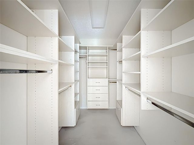 356 Hammocks Trl, Green Acres, FL 33413