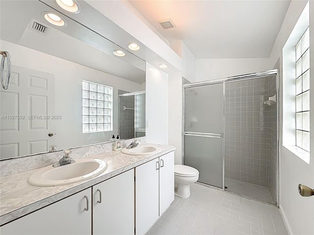 356 Hammocks Trl, Green Acres, FL 33413