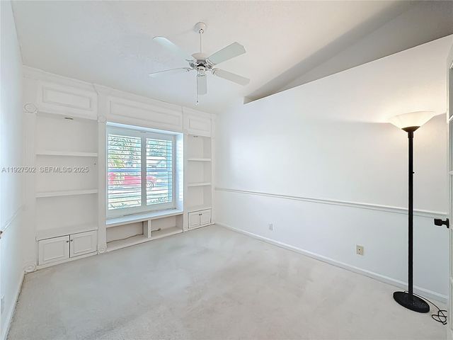 356 Hammocks Trl, Green Acres, FL 33413