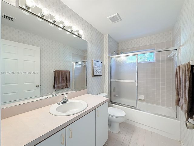 356 Hammocks Trl, Green Acres, FL 33413