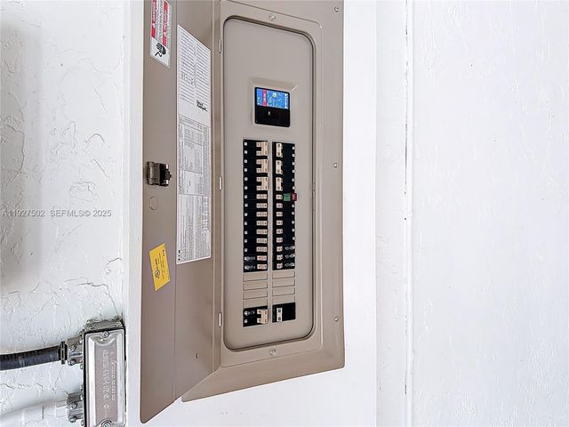 356 Hammocks Trl, Green Acres, FL 33413