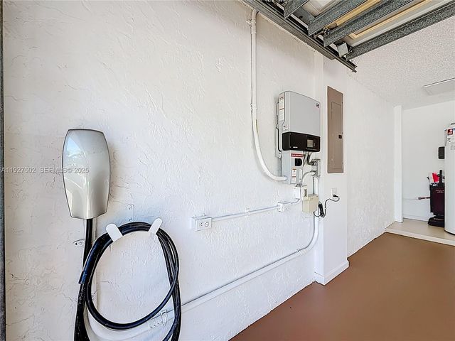 356 Hammocks Trl, Green Acres, FL 33413