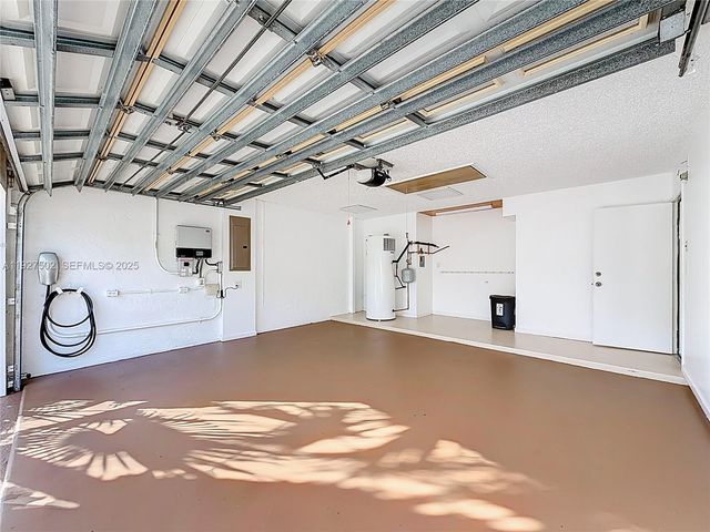 356 Hammocks Trl, Green Acres, FL 33413