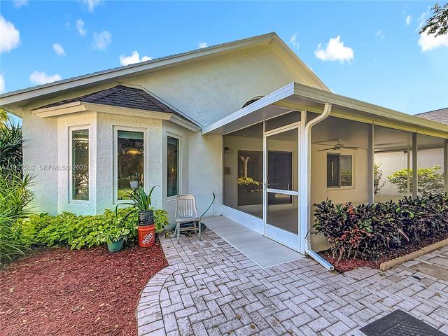 356 Hammocks Trl, Green Acres, FL 33413