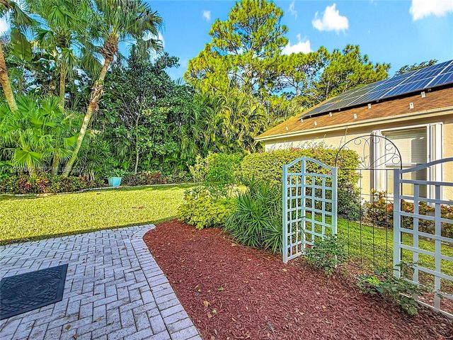 356 Hammocks Trl, Green Acres, FL 33413