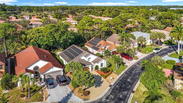 356 Hammocks Trl, Green Acres, FL 33413