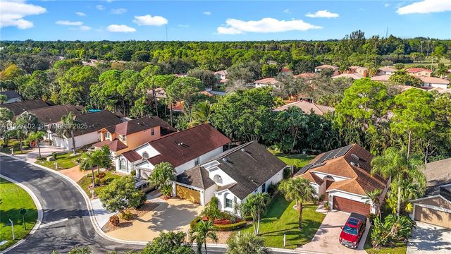 356 Hammocks Trl, Green Acres, FL 33413