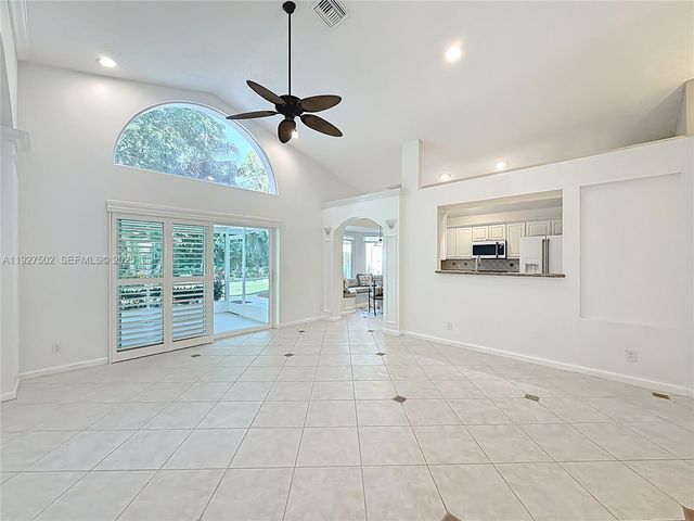 356 Hammocks Trl, Green Acres, FL 33413