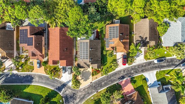 356 Hammocks Trl, Green Acres, FL 33413