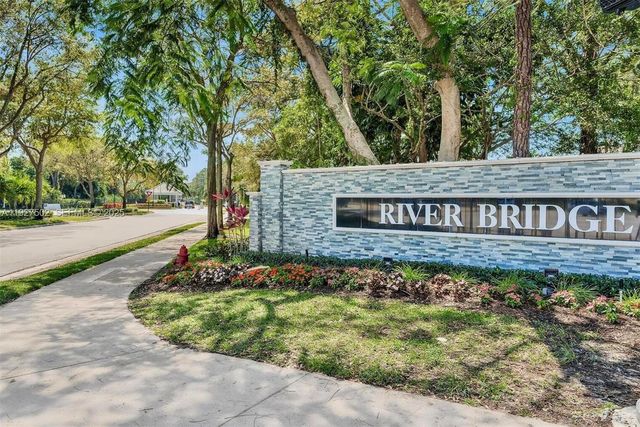 356 Hammocks Trl, Green Acres, FL 33413