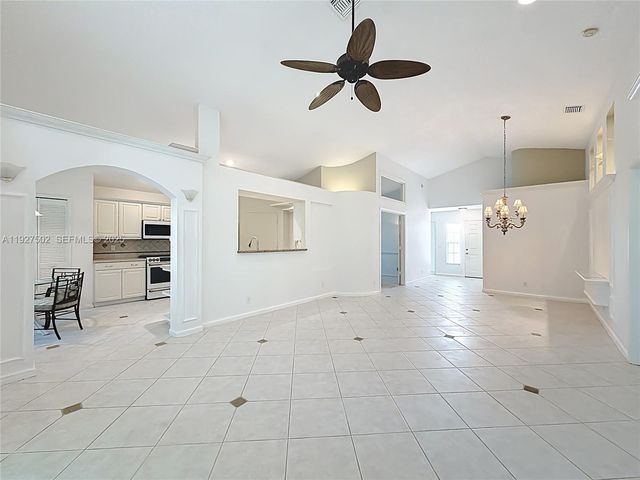 356 Hammocks Trl, Green Acres, FL 33413