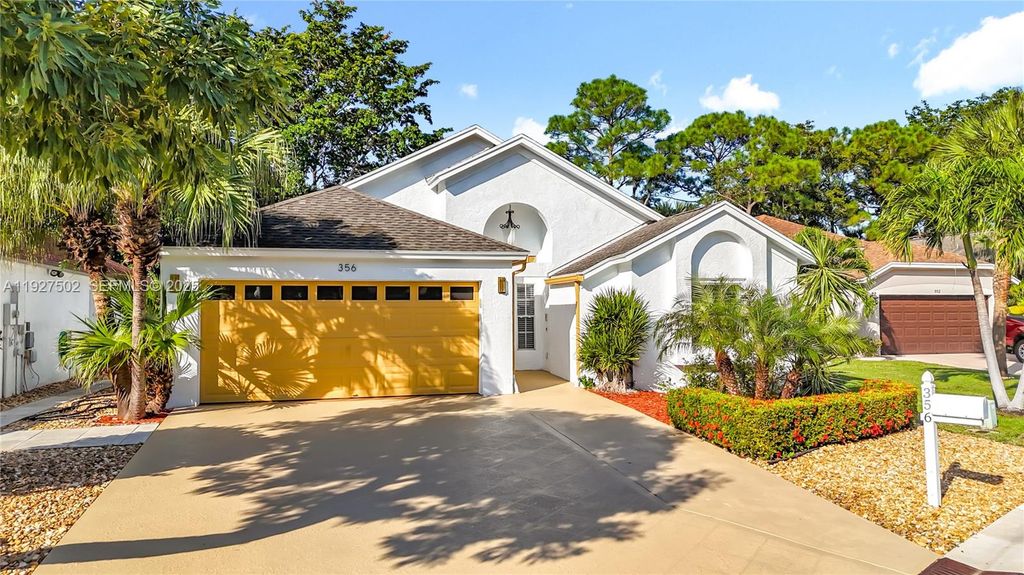 356 Hammocks Trl, Green Acres, FL 33413