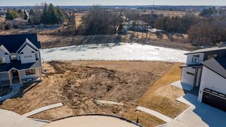 379 S Cedar Ridge Cove, West Des Moines, IA 50266
