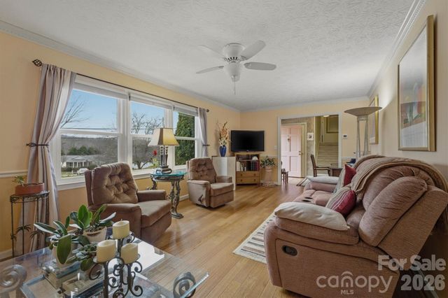 1405 Lower Creek Drive NE, Lenoir, NC 28645
