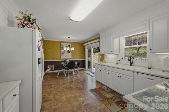 1405 Lower Creek Drive NE, Lenoir, NC 28645