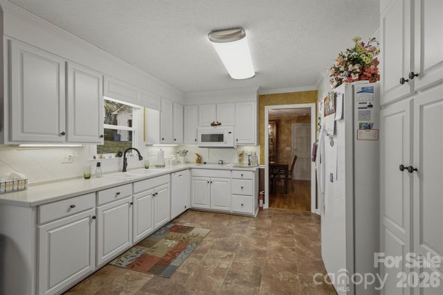 1405 Lower Creek Drive NE, Lenoir, NC 28645