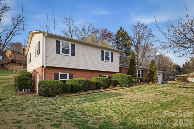 1405 Lower Creek Drive NE, Lenoir, NC 28645