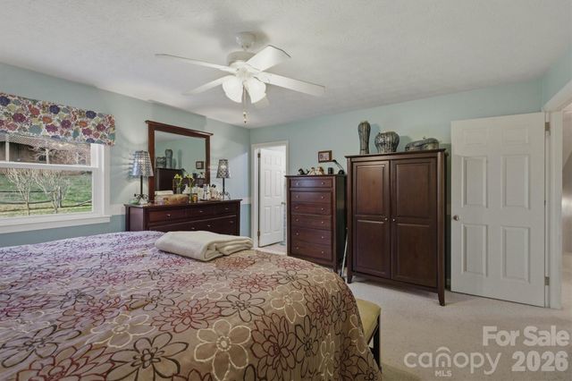 1405 Lower Creek Drive NE, Lenoir, NC 28645