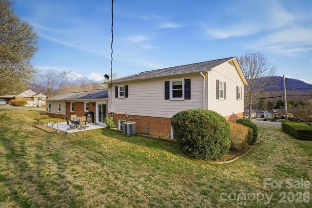 1405 Lower Creek Drive NE, Lenoir, NC 28645