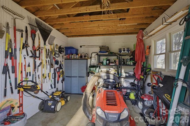1405 Lower Creek Drive NE, Lenoir, NC 28645