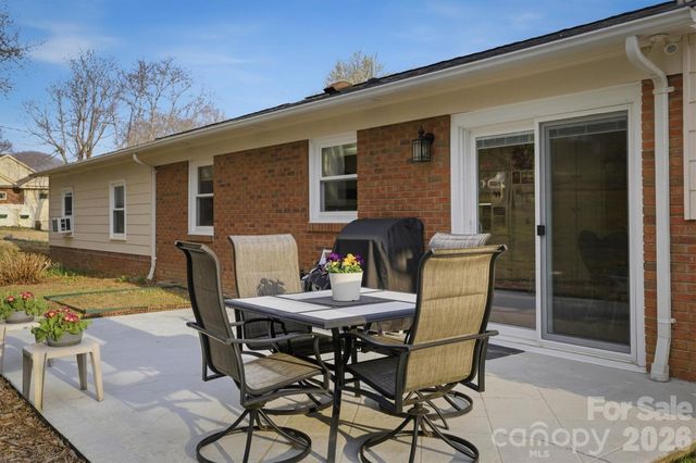 1405 Lower Creek Drive NE, Lenoir, NC 28645