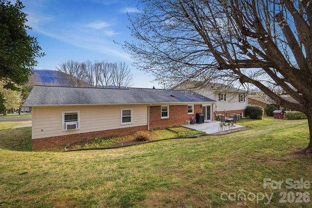 1405 Lower Creek Drive NE, Lenoir, NC 28645