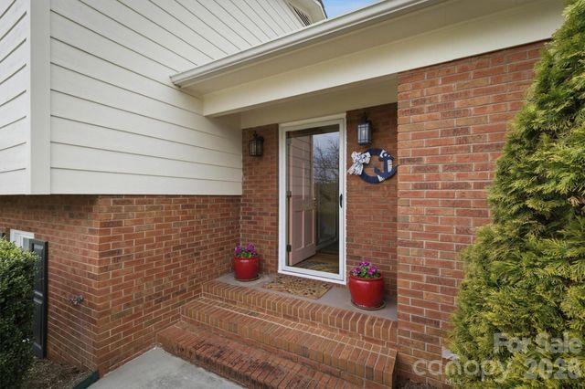 1405 Lower Creek Drive NE, Lenoir, NC 28645