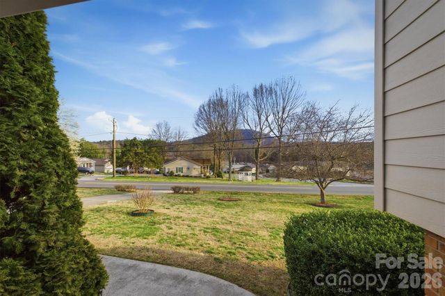 1405 Lower Creek Drive NE, Lenoir, NC 28645
