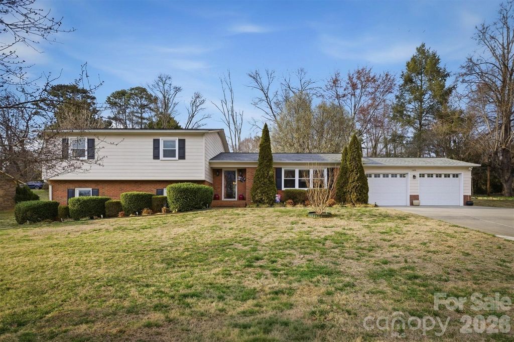 1405 Lower Creek Drive NE, Lenoir, NC 28645