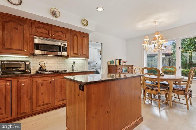 6 STEEPLECHASE LN, Blue Bell, PA 19422